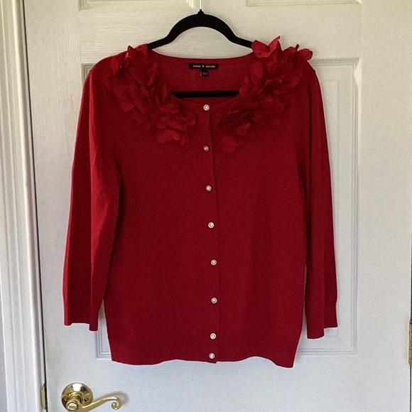 Cable & Gauge embellished red sweater with rhinestone buttons - Picture 2 of 4